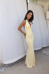 Elegantes Neckholder-Maxikleid in Gelb