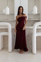Sundown Secrets schulterfreies Maxikleid Weinrot