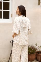 Sonnendurchflutetes Satin-Set Beige
