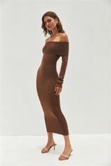 Angels Sing schulterfreies Strick-Maxikleid Schokolade