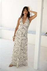 Maxikleid mit Neckholder in Beige von Under Shade