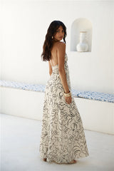 Maxikleid mit Neckholder in Beige von Under Shade