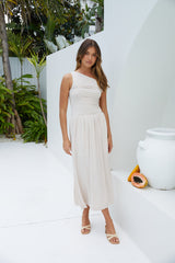 Aulani Robyne Midikleid Sand