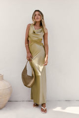 City Silhouettes Satin Maxikleid Olive