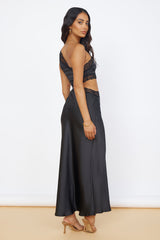 Limitless Love Satin-Maxikleid Schwarz