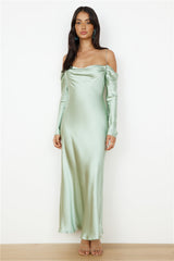 Classic Moments Satin-Maxikleid Salbeigrün