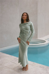 Vergissmeinnicht-Maxikleid aus Satin Salbeigrün