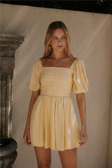 Daisy-Ketten-Minikleid Gelb