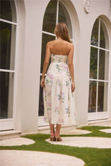 Zauberhafte Eleganz Trägerloses Maxikleid in Butter