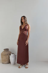 Romantisches Satiniertes Maxikleid Braun