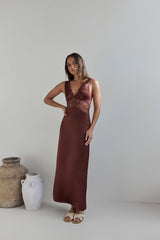 Romantisches Satiniertes Maxikleid Braun