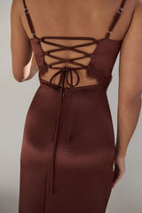 Romantisches Satiniertes Maxikleid Braun
