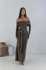 Das Off-Shoulder Maxikleid „The Getaway Edit“ Oliv