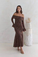 Here For Love schulterfreies Mesh-Maxikleid Schokolade