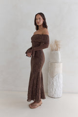 Here For Love schulterfreies Mesh-Maxikleid Schokolade