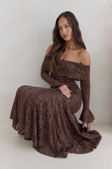 Here For Love schulterfreies Mesh-Maxikleid Schokolade
