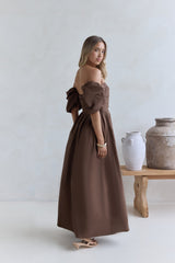 Bella schulterfreies Maxikleid Schokolade