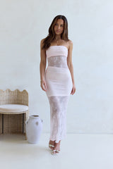 Für das trägerlose Maxi-Spitzenkleid „The Lovers“ in Rosa