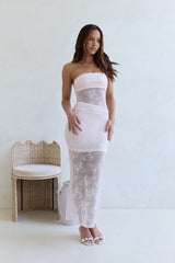 Für das trägerlose Maxi-Spitzenkleid „The Lovers“ in Rosa