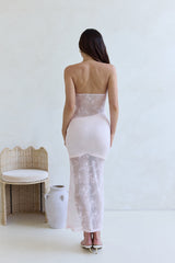 Für das trägerlose Maxi-Spitzenkleid „The Lovers“ in Rosa