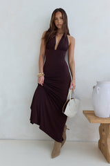 Ikonisches Abend-Neckholder-Maxikleid Braun