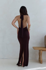 Ikonisches Abend-Neckholder-Maxikleid Braun
