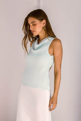 Dezent elegantes, maßgeschneidertes Cowl-Top in Mint