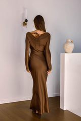 Cross The Skies Satin Maxikleid mit langen Ärmeln Braun