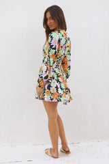 Schwarzes Samtkleid Blumenmuster