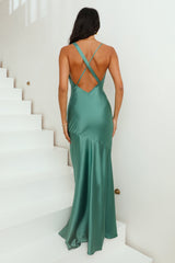 DEAR EMILIA Satin-Maxikleid Sage im Stil von