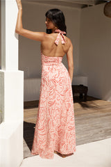 Rosa Maxikleid mit Neckholder und Schattierungen