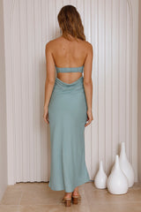 Midi-Kleid „Holding Back“ Salbeigrün